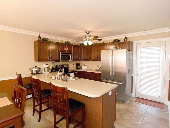 5th image of 137 Goldfinch Dr