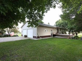 48065 288th St, Canton, SD 57013