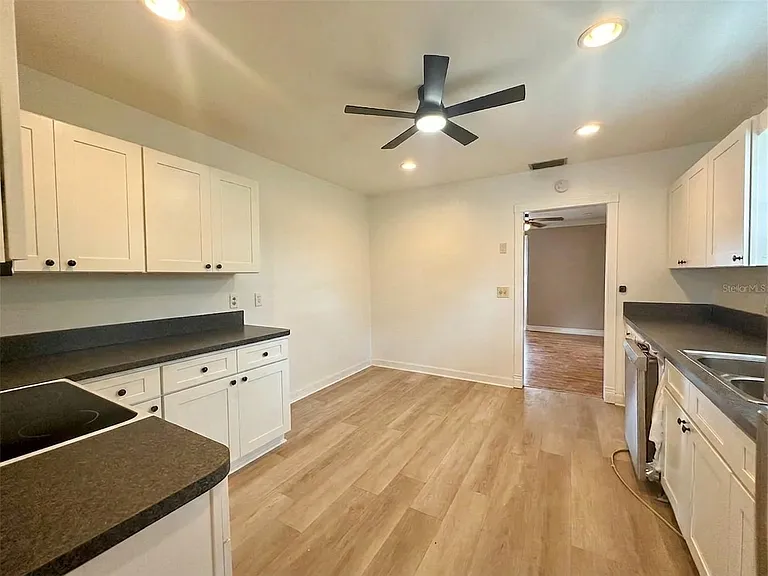 702 Avenue H NE #702 — Photo 10