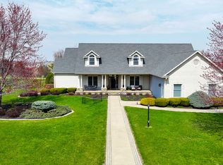 17627 Grandview Dr, Sterling, IL 61081