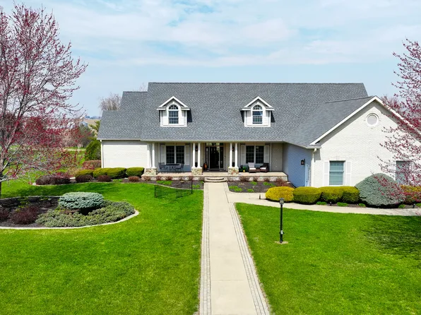 17627 Grandview Dr, Sterling, IL 61081