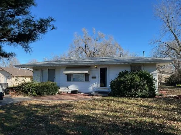 1027 S Walnut St, Ottawa, KS 66067