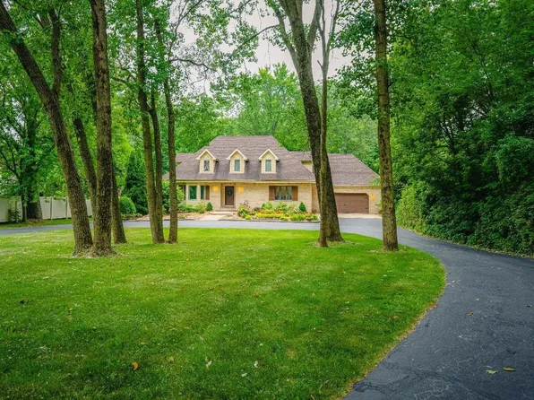 809 W South St, Crown Point, IN 46307
