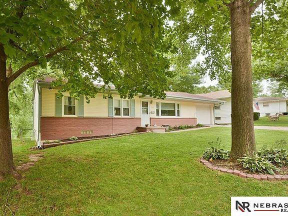 2nd image of 1203 Hillcrest Dr
