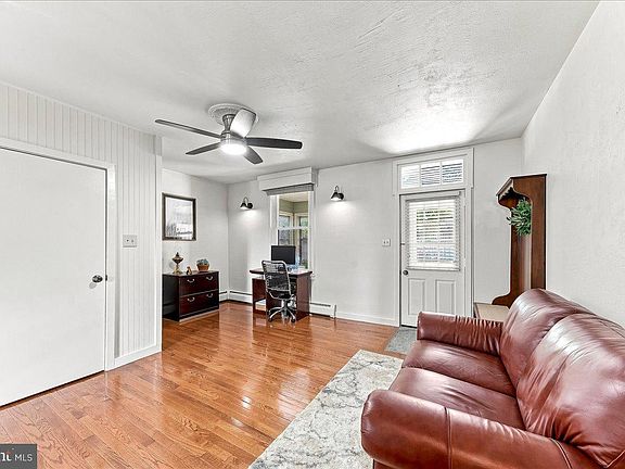 4th image of 332 Main St