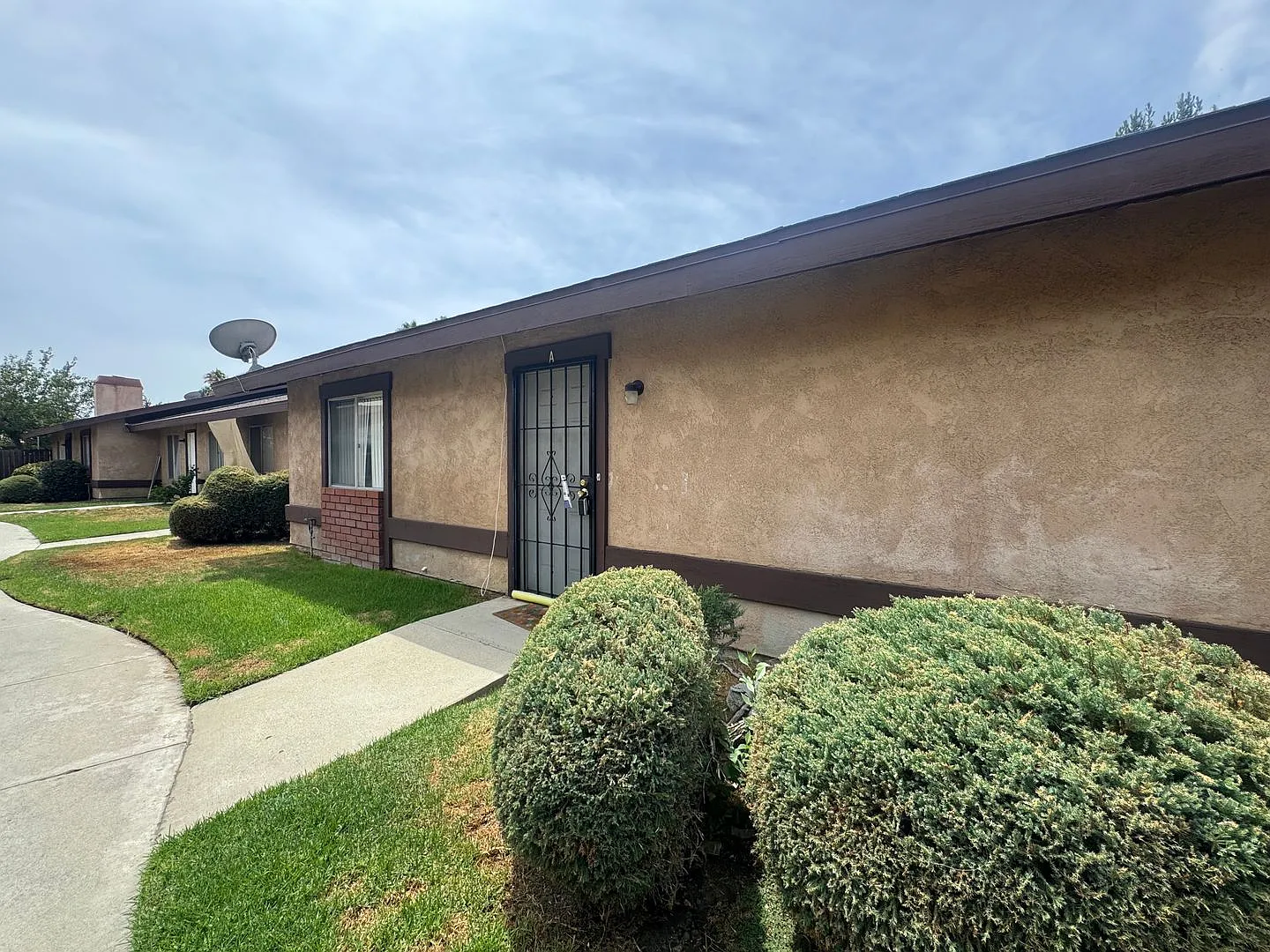 533 Montecito — Photo 2