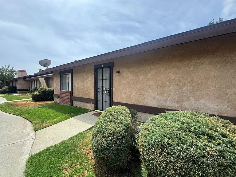 533 Montecito — Photo 2