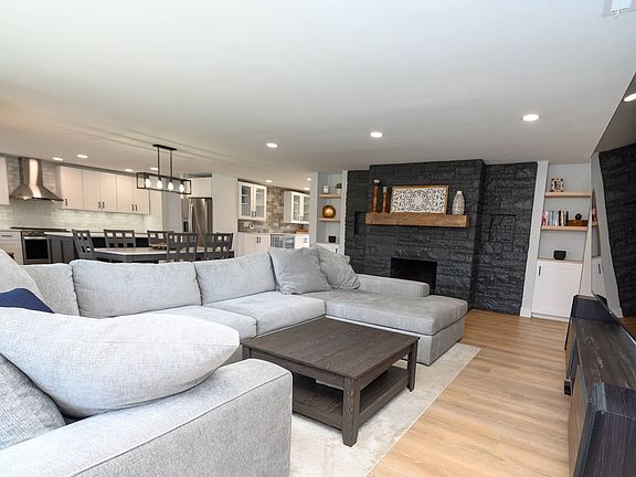 4th image of 35 Meadowood Dr