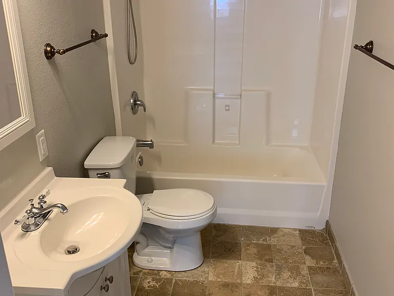 51 Junior Dr — Photo 17