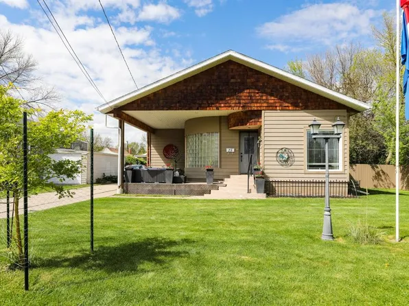 25 W 1st Ave S, Magrath, AB T0K 1J0