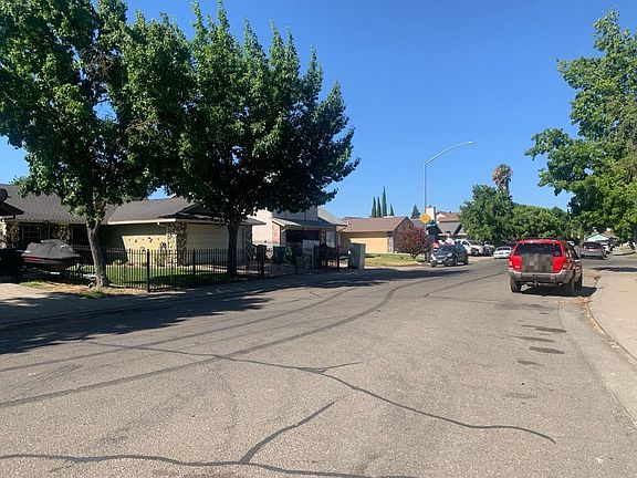 4th image of 3253 Barbara St