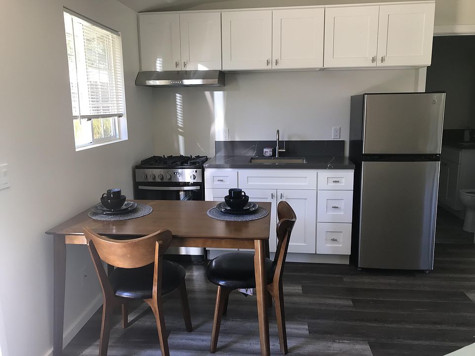 2nd image of 332 W Figueroa St #D