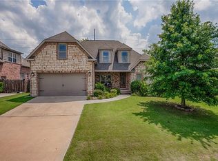 2407 S 17th St, Rogers, AR 72758