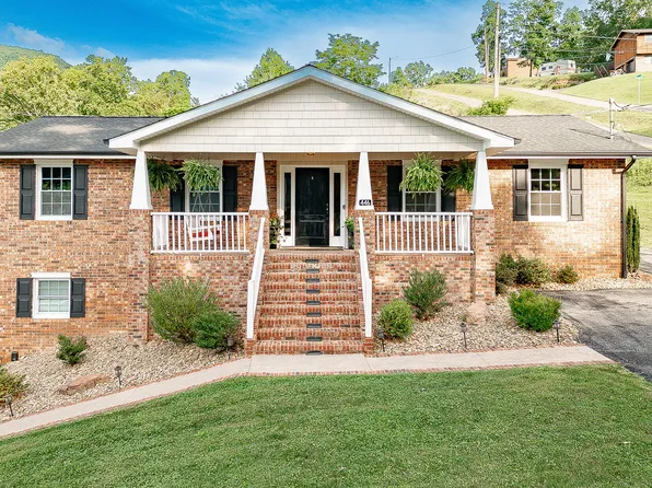 446 Harry Fry Dr, Gate City, VA 24251