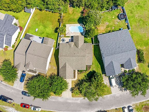 2nd image of 810 Indianola Ct.