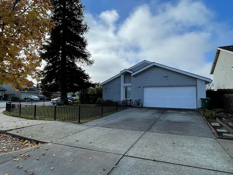 33999 Shylock Dr — Photo 2