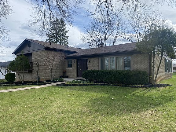 2nd image of 92 Rose Bay Ln
