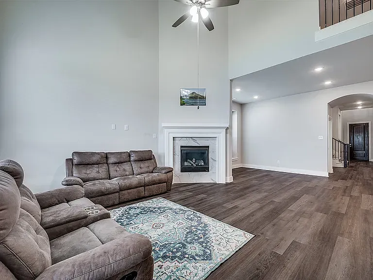 4713 Honeysuckle Ct — Photo 1