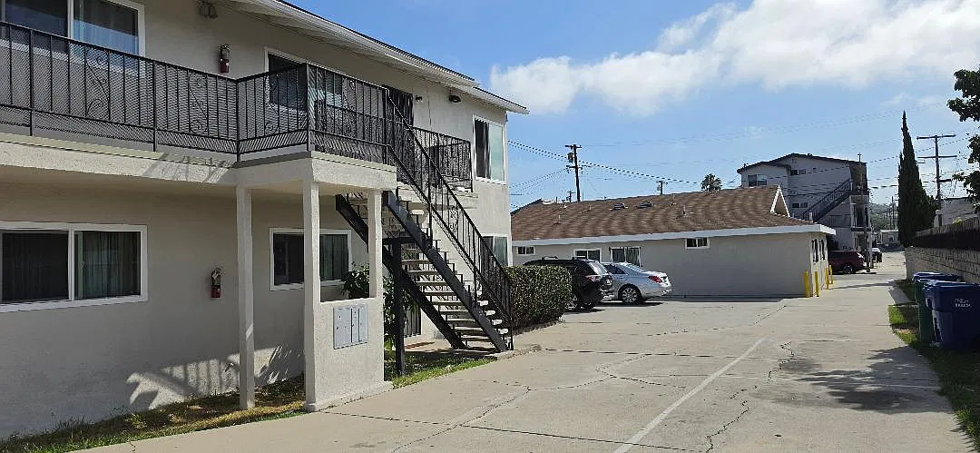2 bed, 680 sqft, $2,300 — Photo 3