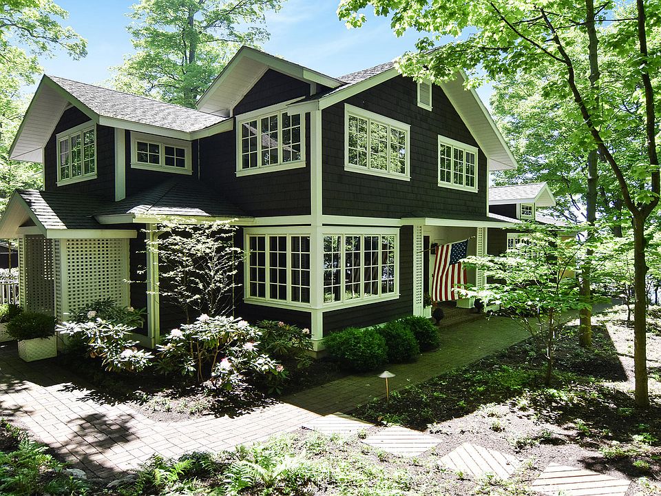 1st image of 156 Lakeshore Dr