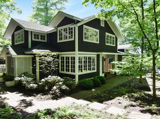 156 Lakeshore Dr, Douglas, MI 49406