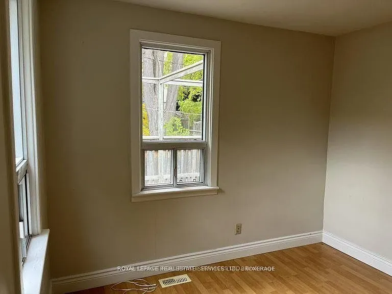 235 Lakeshore Rd W — Photo 17