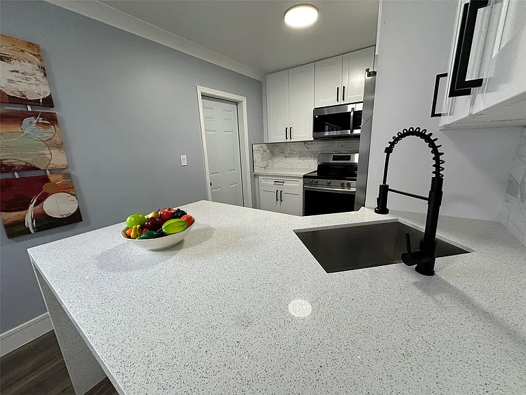 814 SW 12th Pl — Photo 7