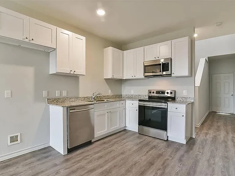 8006 Julie Ave — Photo 4