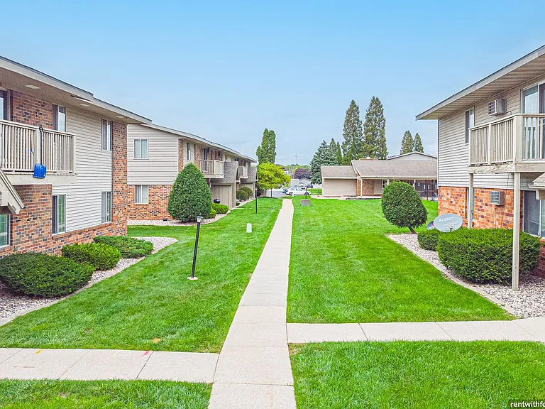 EVERGREEN PLACE — Photo 36