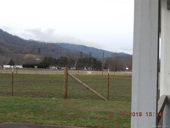 3rd image of 39 Summer Place Dr