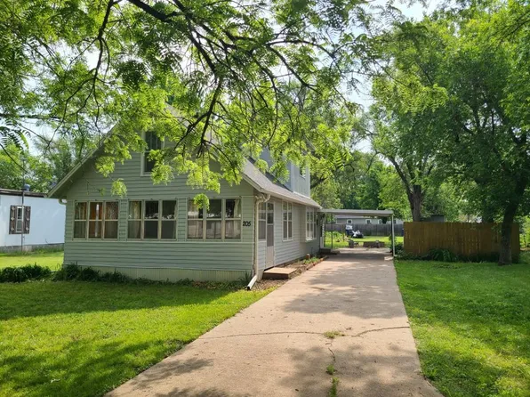 205 2nd St, Smolan, KS 67456