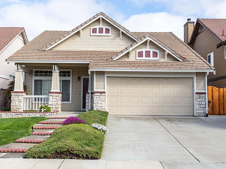 1040 Dellwood Ct — Photo 1