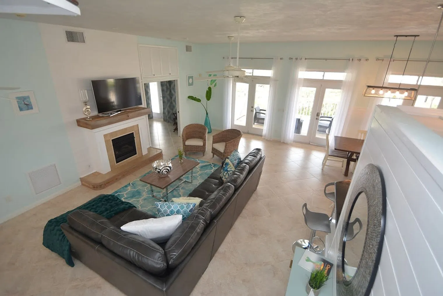 4 bed, 3.0 bath, 2690 sqft, $7,620 — Photo 1