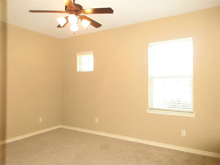 2907 Old Ironsides Dr — Photo 3