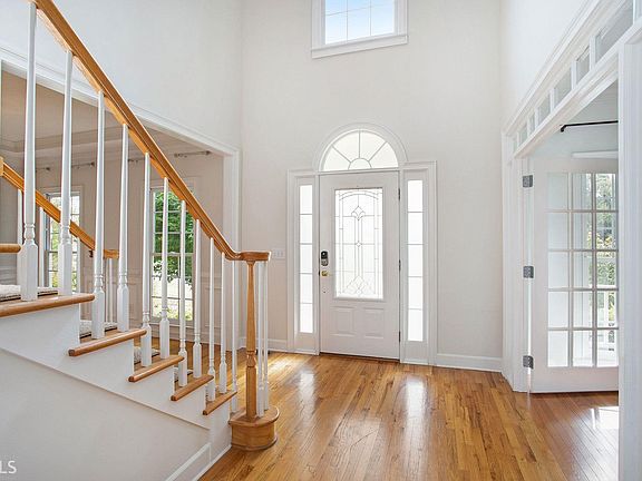 4th image of 339 Loring Ln