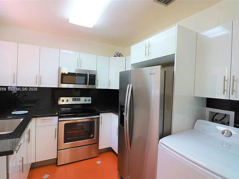 1698 SW 20th St #1 — Photo 10