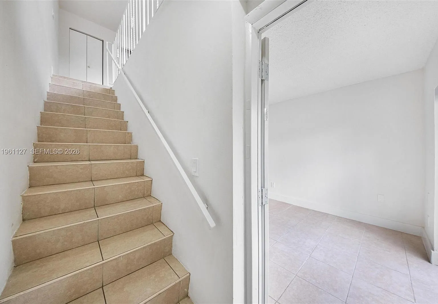 Twin Rose Condo Iii 10/3 — Photo 2
