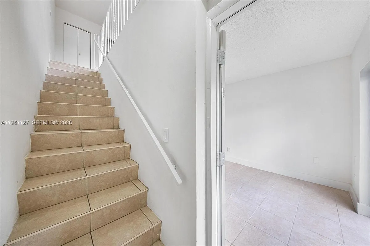 Building Photo - 1283 W 42nd St #2