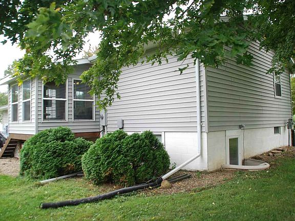 3rd image of 221 W Wilbur St