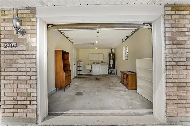 2704 Taft Park — Photo 3