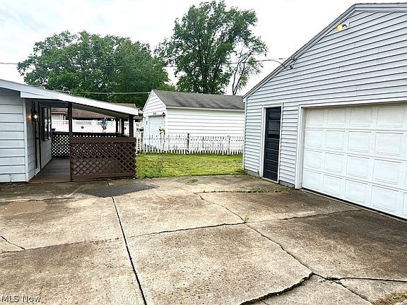 3rd image of 2065 Clermont Ave NE