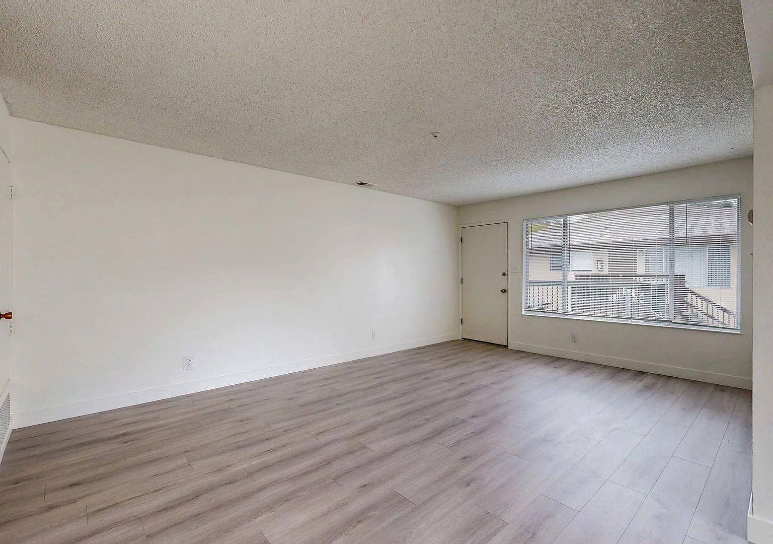 5020 Roma St — Photo 4