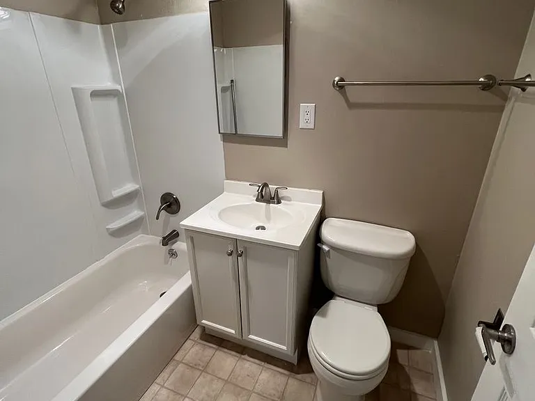 Bonneville Apartments — Photo 10