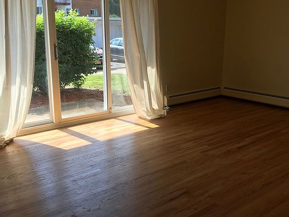 4th image of 1221 Island Dr APT 104