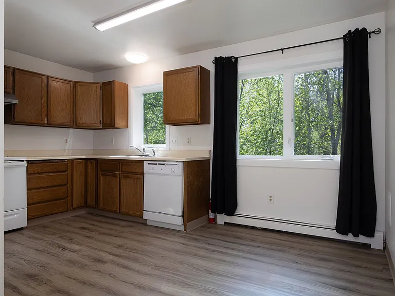 4798 Glasgow Dr — Photo 3