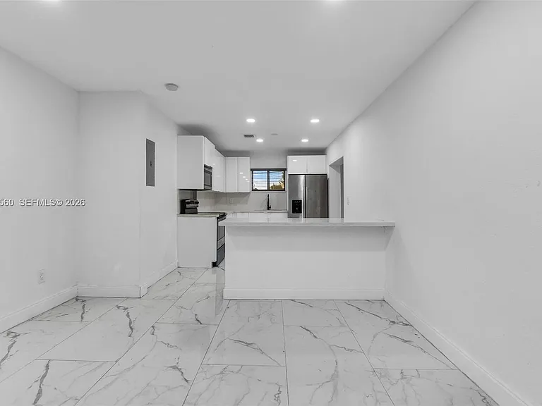 4530 SW 25th St — Photo 2