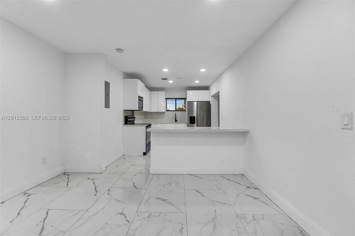 Building Photo - 4530 SW 25th St