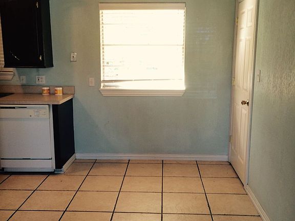 4th image of 221 S Irving Dr