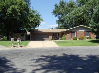 7 Oriole Ct, Highland, IL 62249