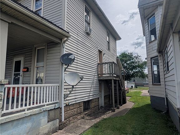 3rd image of 1326 Maple Ave
